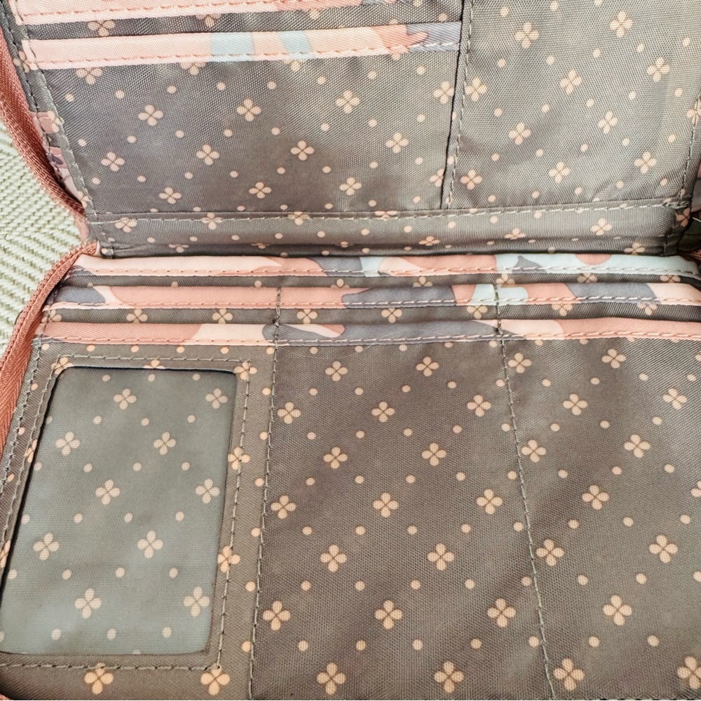 Lug Pink and Gray Camouflage Quilted Clutch - Picture 13 of 16
